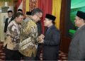 Pj Wali Kota Sabang bersama Pj Gubernur Aceh Bustami Hamzah saat menghadiri pelantikan jajaran manajemen BPKS di Meuligoe Gubernur Aceh, Rabu (8/5)