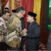 Pj Wali Kota Sabang bersama Pj Gubernur Aceh Bustami Hamzah saat menghadiri pelantikan jajaran manajemen BPKS di Meuligoe Gubernur Aceh, Rabu (8/5)