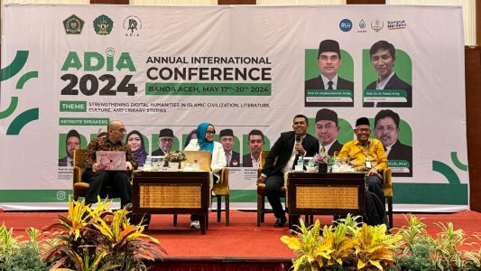 Filolog Aceh Hermansyah MTh M.A.Hum membahas jalir rempah pada pertemuan Forum Dekan dan Asosiasi Dosen Ilmu-Ilmu Adab (ADIA) se-Indonesia serta Konferensi Internasional Tahunan 2024