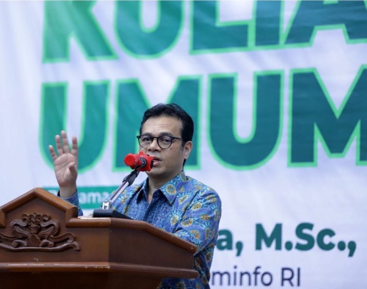 Wamenkominfo Nezar Patria mengisi kuliah umum 'Moderasi Beragama di Ruang Digital' di Ruang Teater LP2M, UIN Ar-Raniry, Rabu (8/5/2024). (Foto: Dok.Humas UIN Ar-Raniry)