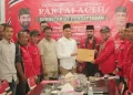 Iskandar Usman Al-Farlaky dan T Zainal Abdin saat mendaftar sebagai Bakal Calon Bupati dan Wakil Bupati Aceh Timur ke DPP Partai Aceh, di Banda Aceh Rabu (8/5). (Foto: For Info Aceh)