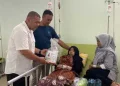 BFLF membagikan paket berisi masker, sabun mandi, dan souvenir lainnya kepada para penyintas thalasemia di Banda Aceh. (Foto: Dok. BFLF)