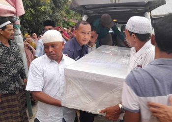 Pemulangan jenazah almarhumah Darmawati (46) saat tiba di Desa Pucok Alue Kecamatan Cot Girek, Aceh Utara