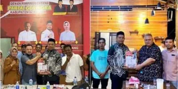 Ketua Ikatan Masyarakat Aceh Jaya (Ikajaya) Amal Hasan resmi mendaftar Bakal Calon Bupati Aceh Jaya ke Partai Gerindra dan Partai Nanggroe Aceh (PNA). (Foto: For Infoaceh.net)