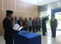 Kepala BNNP Aceh Brigjen Pol Marzuki Ali Basyah melantik Kepala BNNK Banda Aceh Kombes Pol Zahrul Bawadi Selasa (14/5). (Foto: Dok. BNNP Aceh)