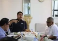 Pj Gubernur Aceh Bustami Hamzah didampingi Ketua DPRA Zulfadli, bersama Menpora Dito Ariotedjo, di Kemenpora, Jakarta Pusat, Rabu, 15 Mei 2024. (Foto: For Infoaceh.net)
