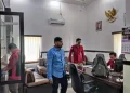 Tim Penyidik Kejati Aceh melakukan penggeledahan dan penyitaan dokumen dan alat elektronik di Kantor BRA dalam Perkara dugaan Tindak Pidana Korupsi Pengadaan Budidaya Ikan Kakap dan Pakan Rucah untuk Masyarakat Korban Konflik di Aceh Timur. (Foto: For Infoaceh.net)