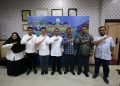 Dinas Sosial Aceh bersama Bank Syariah Indonesia (BSI) Aceh mengadakan pertemuan dan koordinasi memperkuat penyaluran Bansos bagi penerima Bantuan Program PKH dan Bantuan Pangan Tunai (BPT) Sembako di Aceh, Jum’at (17/5). (Foto: For Infoaceh.net)