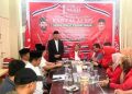 Dr Tgk HA Mufakhir Muhammad MA, salah satu putra dari Almarhum Tgk H Muhammad Arief (Mantan Gubernur GAM Pidie) mendaftar sebagai bakal calon wakil gubernur Aceh pendamping Mualem di Kantor DPP Partai Aceh, Senin (20/5). (Foto For Infoaceh.net)