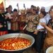 Pj Gubernur Aceh Bustami Hamzah saat menghadiri Halal Bihalal warga Aceh di perantauan yang digelar pengurus pusat Taman Iskandar Muda (TIM) Jakarta, di Bumi Perkemahan, Cibubur, Jakarta Timur, Rabu (23/5). (Foto: For Infoaceh.net)