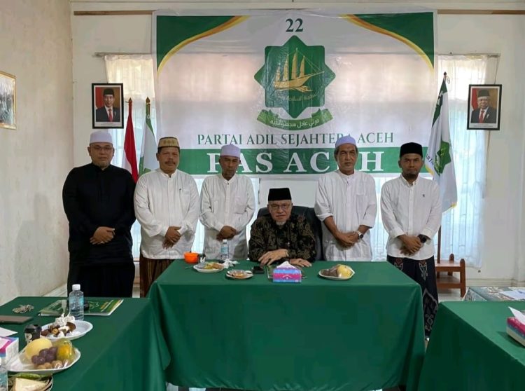Majelis Tinggi Partai (MTP) bersama Majelis Mustasyar PAS Aceh usai rapat di Kantor MPP PAS Aceh di kawasan Lueng Bata Banda Aceh, Sabtu (25/5). (Foto: For Infoaceh.net)