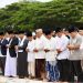 Pj Gubernur Aceh Bustami Hamzah bersama DPRA Zulfadli melaksanakan shalat Idul Adha 1445 Hijriah di Lapangan Blang Padang, Kota Banda Aceh, pada Senin pagi (17/6/2024). (Foto: For Infoaceh.net)