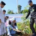 PLN UID Aceh bersama Ketua MPU Aceh Tgk H Faisal Ali menggelar kegiatan penanaman pohon di kawasan Lampoh Tadris Agro (LATA) Lamno, Aceh Jaya dalam rangka melestarikan lingkungan, Rabu (26/6/2024). (Foto: For Infoaceh.net)