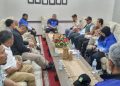 Pj Bupati Aceh Besar memimpin rapat penanggulangan krisis air bersih Kecamatan Lhoknga bersama Sekda, Kepala OPD dan Dirut PDAM Tirta Msontala di Gedung Dekranasda, Kamis (4/7/2024). Foto: Istimewa