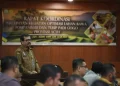 Pj Sekda Aceh Azwardi Abdullah membuka rapat koordinasi percepatan penyelesaian kegiatan optimasi lahan rawa, pompanisasi dan tumpang sisip padi Gogo di ruang Serbaguna Kantor Gubernur Aceh, Senin, 1 Juli 2024. Foto: Istimewa