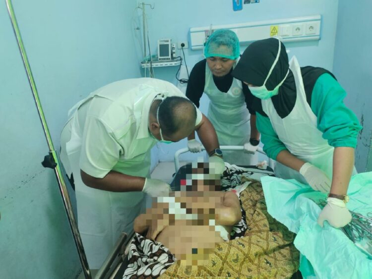 Seorang petani berinisial S (49), warga Kampung Wonosari, Kecamatan Bandar, Bener Meriah meninggal dunia karena bunuh diri dengan kondisi leher tersayat pada Sabtu pagi (10/8). Foto: Istimewa