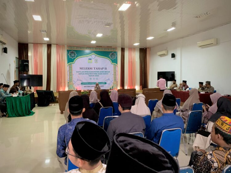 Pj Bupati Aceh Besar Muhammad Iswanto meninjau Seleksi Tahap akhir Kafilah MTQ Aceh Besar di Dekranasda, Gani Kecamatan Ingin Jaya, Aceh Besar, Ahad (19/1/2025). (FOTO: MC ACEH BESAR)
