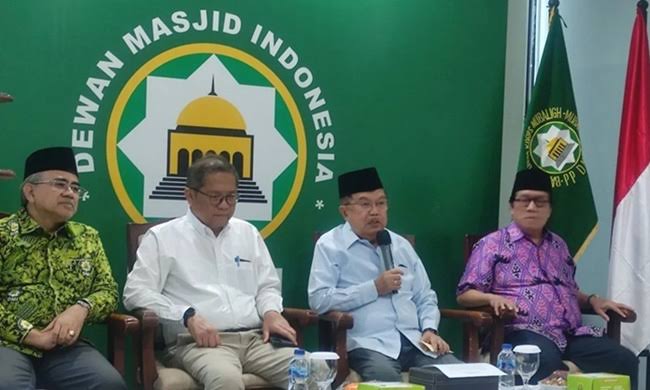 Ketua Umum Dewan Masjid Indonesia (DMI) Jusuf Kalla memaparkan rencana pembangunan 100 masjid di Jalur Gaza, Palestina pada konferensi pers di Kantor DMI Pusat Jalan Matraman Raya, Jakarta, Senin (27/1/2025). (Foto: Dok. DMI Pusat)