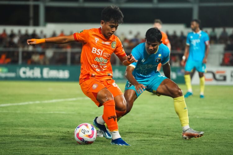 Laga uji coba internasional tim Persiraja Banda Aceh dengan klub Malaysia, Penang FC pada 6 November 2024 di Stadion H Dimurthala Lampineung, Banda Aceh. (Foto: Dok. Infoaceh.net)