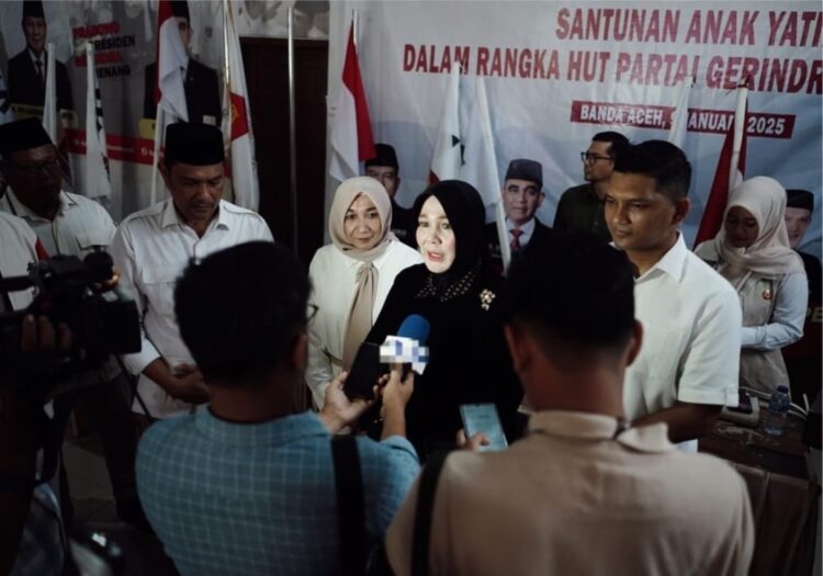 Wali Kota/Wakil Wali Kota Banda Aceh terpilih Illiza Sa'aduddin Djamal-Afdhal Khalilullah menghadiri peringatan HUT ke-17 Partai Gerindra di Kantor DPC Gerindra Banda Aceh, Ahad (9/2). (Foto: For Infoaceh.net)