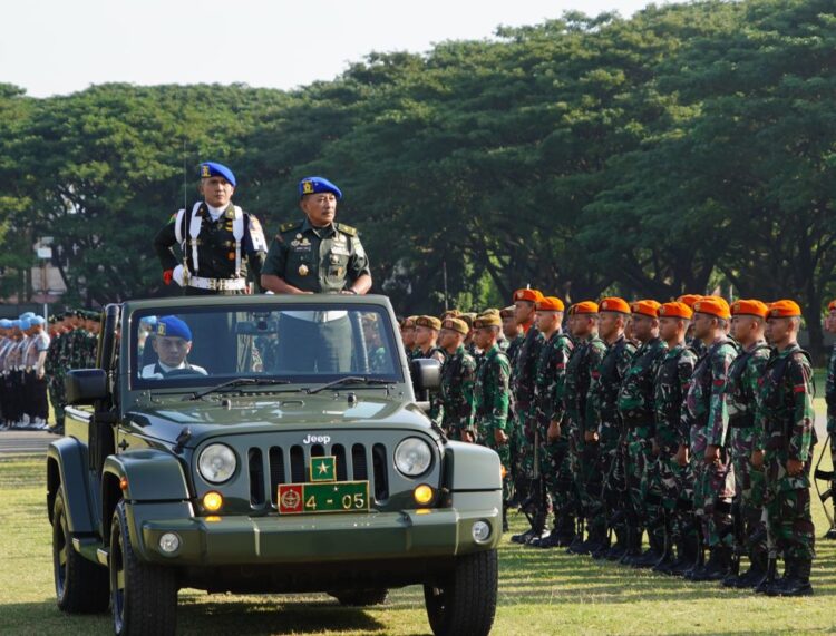 Kapok Sahli Pangdam IM Brigjen TNI Senmart Tonda memimpin upacara gelar Operasi Gaktib Waspada Wira Rencong dan Yustisi Citra Wira Rencong Polisi Militer 2025 di Lapangan Blang Padang, Banda Aceh Senin pagi (10/2). (Foto: For Infoaceh.net)