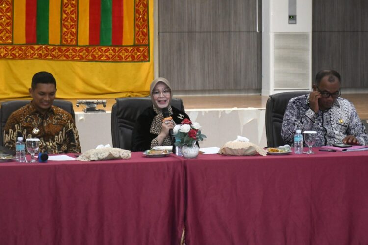 Wali Kota Banda Aceh Illiza Sa’aduddin Djamal dan Wakil Wali Kota Afdhal Khalilullah menggelar rapat silaturahmi dengan jajaran OPD se-Kota Banda Aceh di Gedung Mawardy Nurdin, Balai Kota, Kamis (13/2/2025). Foto: For Infoaceh.net