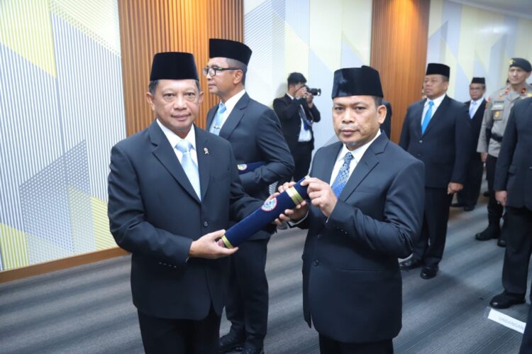Mendagri Tito Karnavian melantik Dr Nurdin sebagai Deputi Bidang Pengelolaan Batas Wilayah pada BNPP di Ruang Rapat BNPP, Jakarta Pusat, Kamis (20/2). (Foto: For Infoaceh.net)