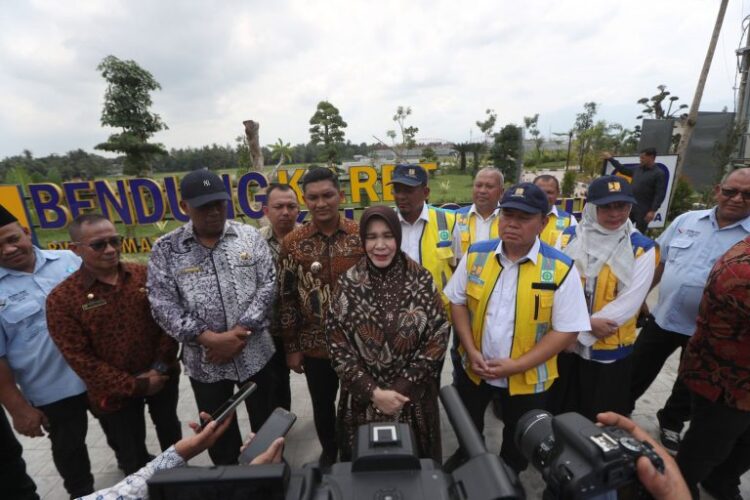 Wali Kota Banda Aceh Illiza Sa’aduddin Djamal mengumumkan Pemko Banda Aceh akan menggratiskan air bersih untuk masjid di Banda Aceh selama bulan Ramadhan 1446 H