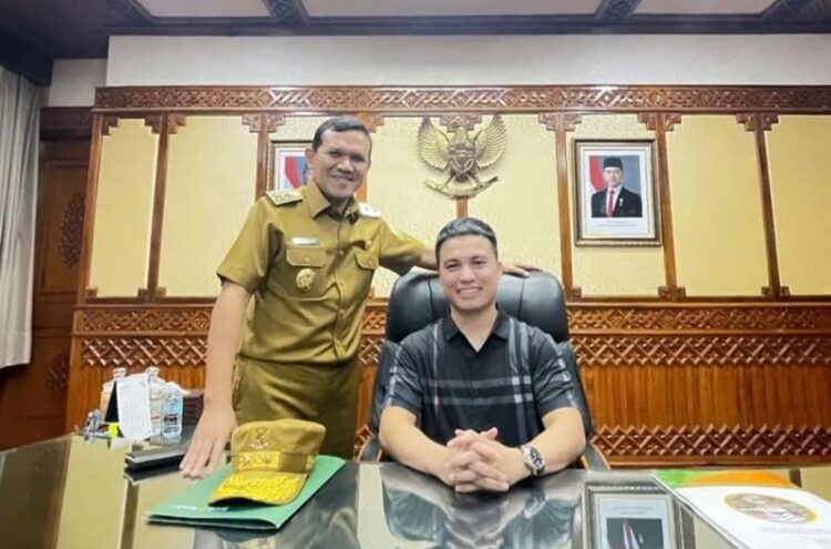 Direktur Utama PT PEMA yang baru Mawardi Nur bersama Wagub Aceh Fadhlullah