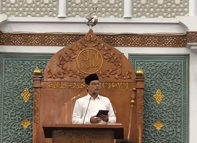 Rektor UIN Ar-Raniry Prof Mujiburrahman MAg menjadi penceramah Shalat Tarawih malam ketujuh Ramadhan 1446 Hijriah di Masjid Raya Baiturrahman Banda Aceh, Kamis malam (6/3)