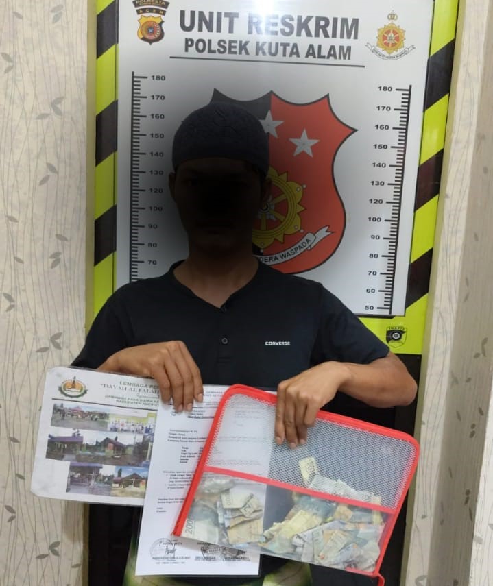 Seorang pemuda asal Kecamatan Seunudon, Aceh Utara berinisial AMR (25), ditangkap karena mengutip sumbangan di Banda Aceh dengan dalih bantuan dayah