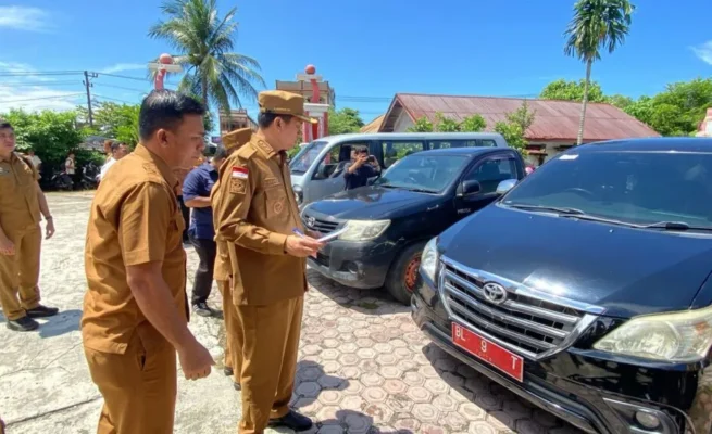 Bupati Aceh Selatan Mirwan MS bersama dengan Wakil Bupati H Baital Mukadis memimpin langsung apel barang milik daerah (aset) yang berlangsung di lapangan naga Tapaktuan, Selasa, 8 April 2025