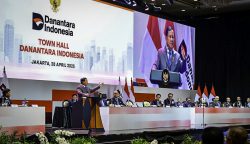 Presiden Prabowo Subianto memberikan arahan kepada pimpinan BUMN dalam acara Town Hall Danantara Indonesia 2025 di Jakarta Convention Center pada Senin, 28 April 2025. (Foto: BPMI Setpres)