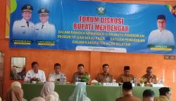 Bupati Aceh Selatan Mirwan MS mendengarkan keluh kesah dan aspirasi perwakilan guru, kepala sekolah hingga pengawas sekolah