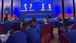 Ketua DPD Partai Demokrat Aceh Muslim Saleh membuka Bimtek DPR Aceh dan DPRK se-Aceh di Hotel Hermes Palace Banda Aceh, Senin malam (28/4). (Foto: For Infoaceh.net)