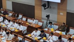 Kakanwil Kemenag Aceh Azhari RDP dengan Komisi VIII DPR RI, Selasa (29/4) tentang persiapan penyelenggaraan haji Embarkasi Aceh