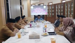 Sidang Itsbat penetapan produk halal dipimpin oleh Wakil Ketua MPU Aceh Tgk Hasbi Albayuni di Ruang Rapat Pimpinan MPU Aceh, Selasa (29/4)