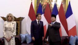 Lukisan Bung Karno dan Ngurah Rai tarik perhatian Macron