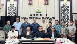 Sejumlah pemilik warkop di Banda Aceh mengadu ke Komisi I DPRA dan Komisi Penyiaran Indonesia Aceh (KPIA), Rabu (21/5) usai mendapat somasi dari Vidio.com terkait kegiatan Nobar Liga Inggris. (Foto: Ist)