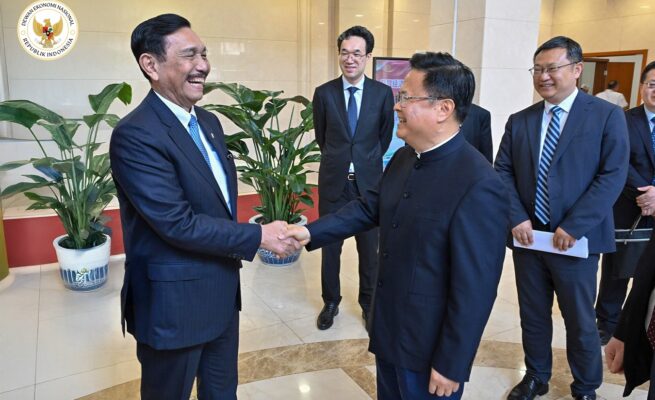 Ketua Dewan Ekonomi Nasional (DEN) Luhut Binsar Pandjaitan membahas isu perang tarif antara Amerika Serikat (AS) dan China saat bertemu sejumlah pejabat tinggi di Beijing, Rabu (22/5).