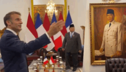 Lihat Lukisan Sukarno di Istana, Presiden Macron ke Prabowo: This is Your?