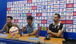 Alfredo Vera dalam Jumpa Pers Setelah Lawan Persik Sumber : VIVA.co.id/Rahmat Fajar (Surabaya)
