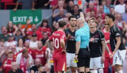 Pemain Arsenal, Mikel Merino dapat kartu merah