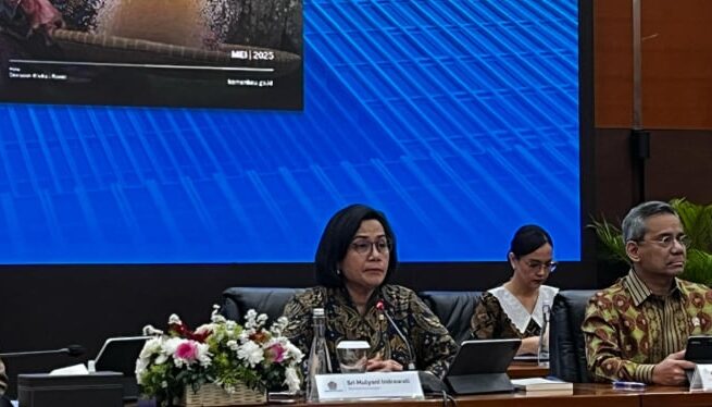 Sri Mulyani menjelaskan bahwa pendapatan negara mencapai Rp 810,5 triliun atau 27 persen dari target APBN 2025 sebesar Rp 3.005,1 triliun. Sementara itu, belanja negara terealisasi Rp 806,2 triliun atau 22,3 persen dari target Rp 3.621,3 triliun, dalam paparan kinerja APBN Jumat (23/5/2025).