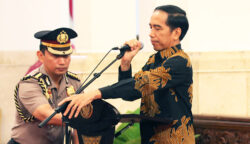 Jokowi Tes Loyalitas Kapolri dengan Kasus Ijazah