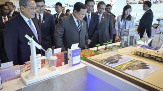 Presiden Republik Indonesia Prabowo Subianto bersama Premier Republik Rakyat Tiongkok (RRT) Li Qiang menghadiri acara Indonesia-China Business Reception 2025 di Hotel Shangri-La, Jakarta, Sabtu (24/5/2025).