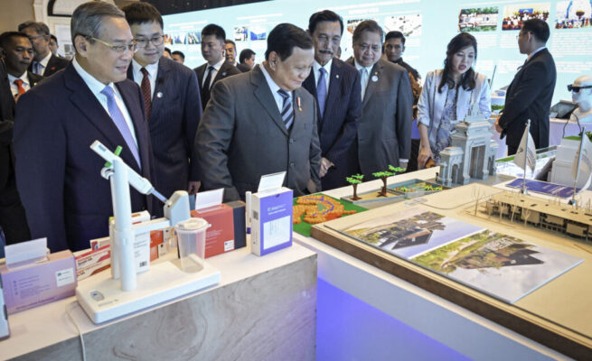 Presiden Republik Indonesia Prabowo Subianto bersama Premier Republik Rakyat Tiongkok (RRT) Li Qiang menghadiri acara Indonesia-China Business Reception 2025 di Hotel Shangri-La, Jakarta, Sabtu (24/5/2025).