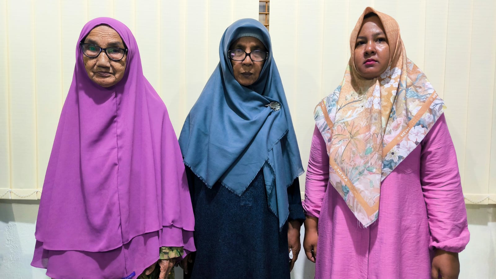 Ruhani binti Usman (kiri) Zubaidah binti Ibrahim (tengah), dan Rosmida binti Muhammad Nursairin (kanan)