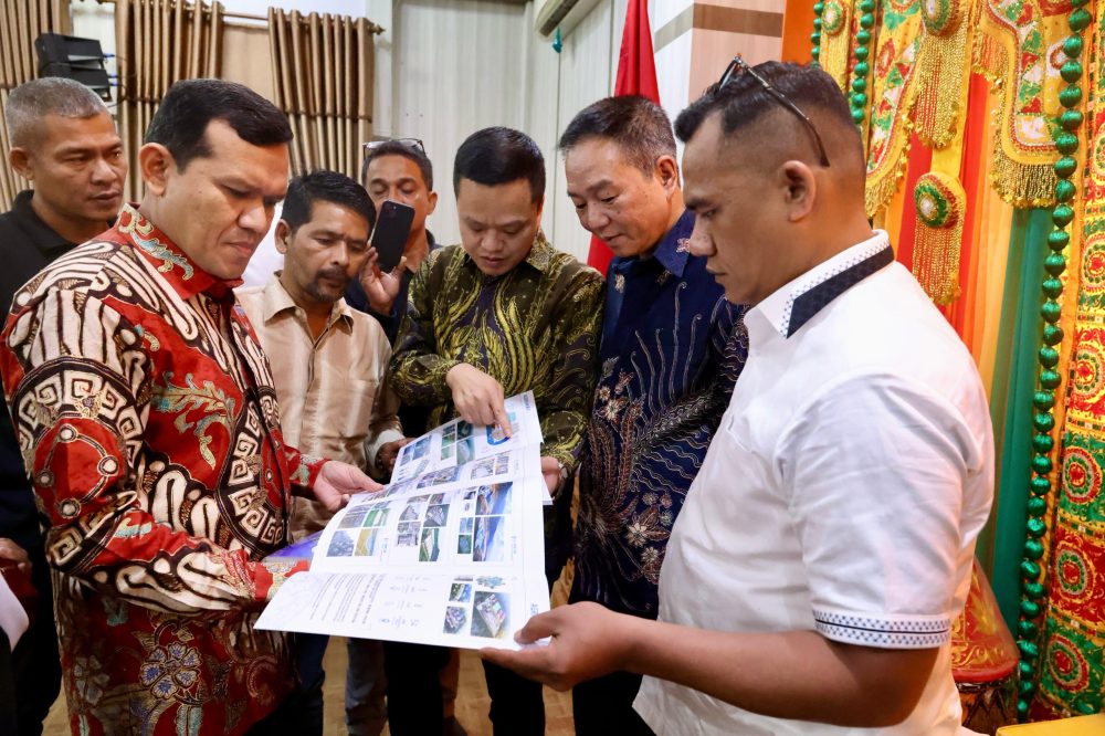 Wakil Gubernur Aceh Fadhlullah, menerima kunjungan sejumlah investor dari Hangzhou Chamber of Commerce Indonesia, di aula Rumah Dinas Wakil Gubernur Aceh, Kamis makam (1/5)