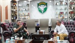 Pangdam IM Mayjen TNI Niko Fahrizal, menerima audiensi Plt. Kepala Bappeda Aceh Dr Husnan, Jumat siang (2/5) di ruang kerja Pangdam, Makodam IM, Banda Aceh